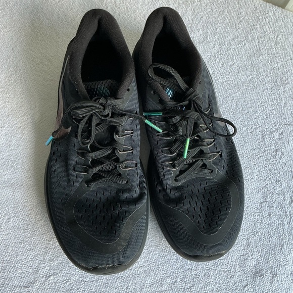 Nike Black and Blue Women's Shoes Sz 7.5 - Picture 2 of 13